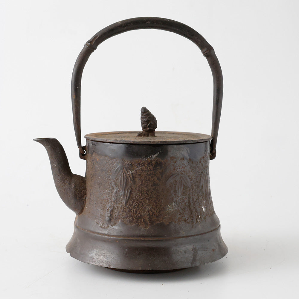 南部鉄瓶 大祐堂 松笠摘み 側面