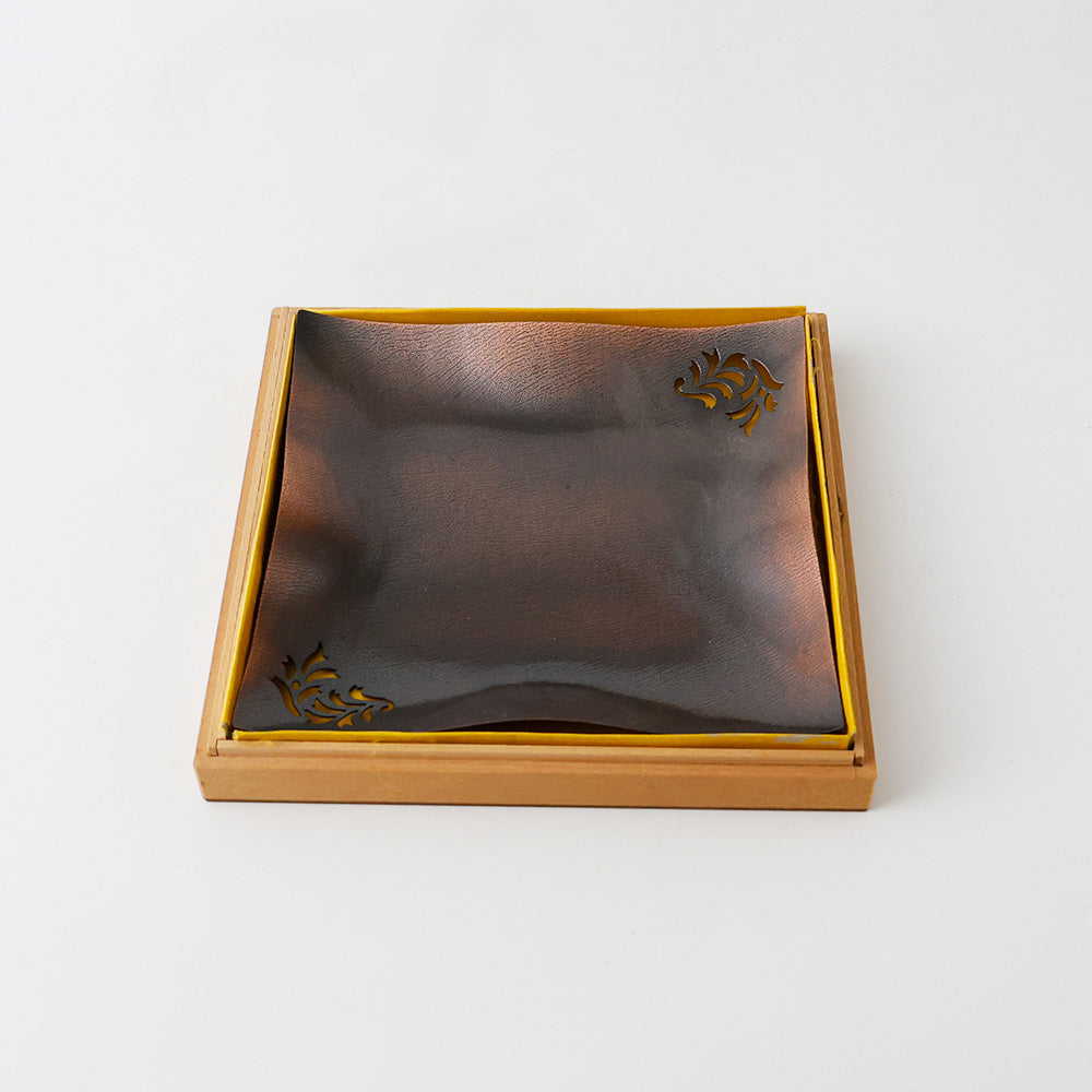 AZUMA 菓子器 箱に収まった図