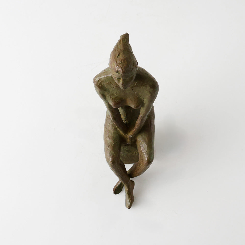 ブロンズ 少女像 板橋一歩 上から見た図