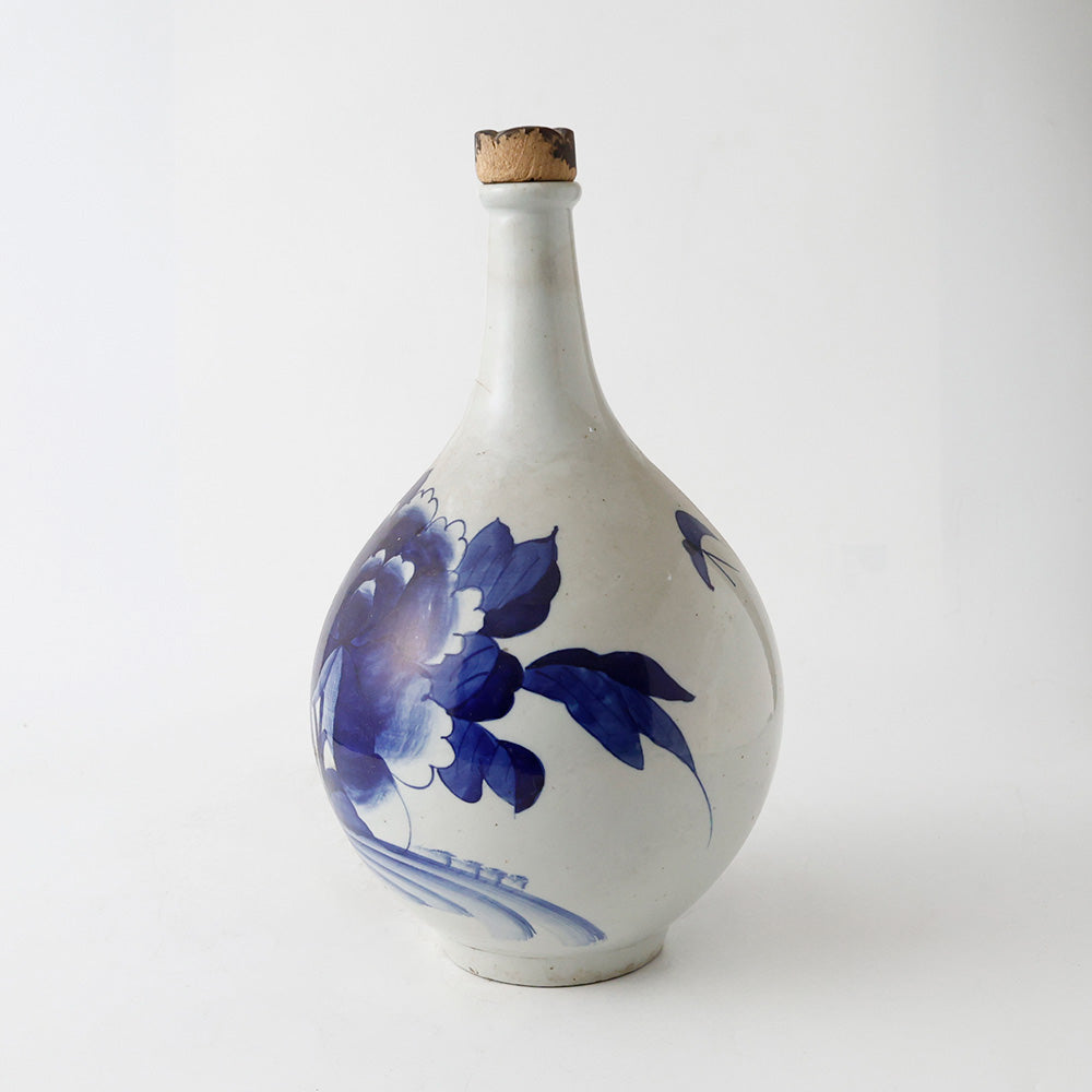 染付　酒瓶　花模様