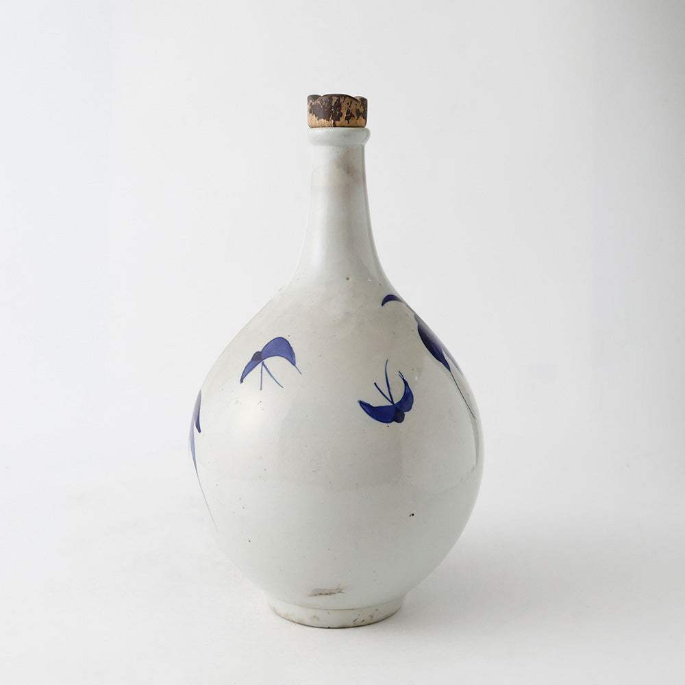 染付　酒瓶　花模様