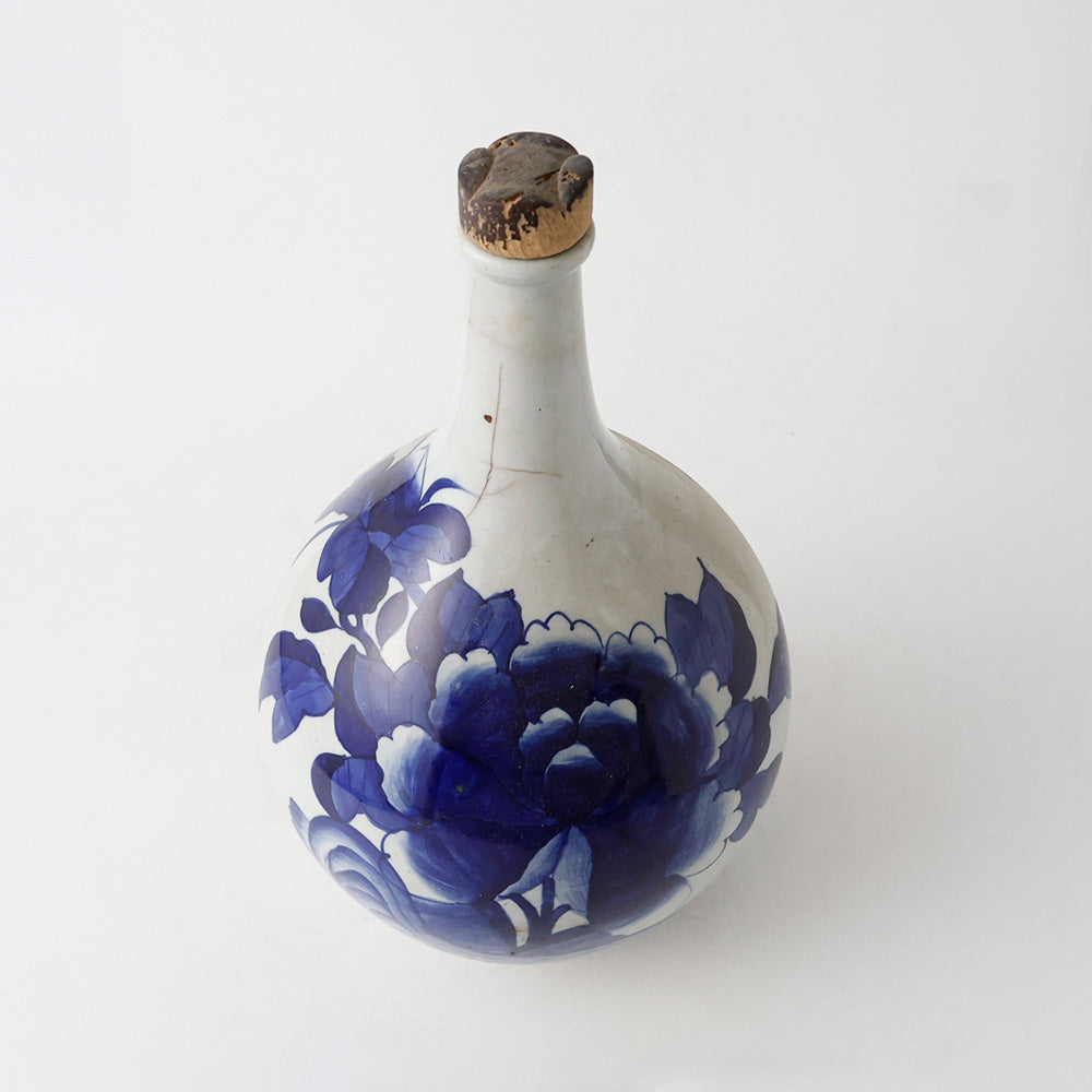 染付　酒瓶　花模様