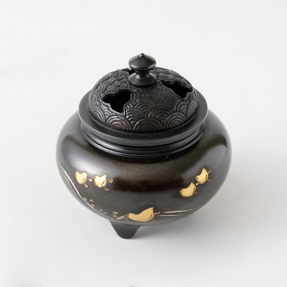 瑞峰作 香炉 金象嵌千鳥紋様 斜め上から見た図