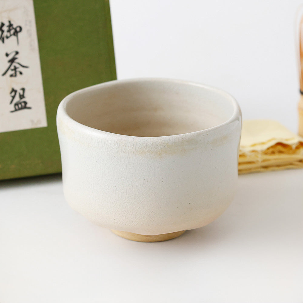 近未使用美品 萩烧 萩殿窑 茶碗 黄布 纸盒装 茶道具 抹茶碗