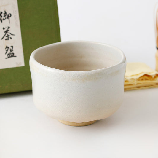 近未使用美品 萩烧 萩殿窑 茶碗 黄布 纸盒装 茶道具 抹茶碗
