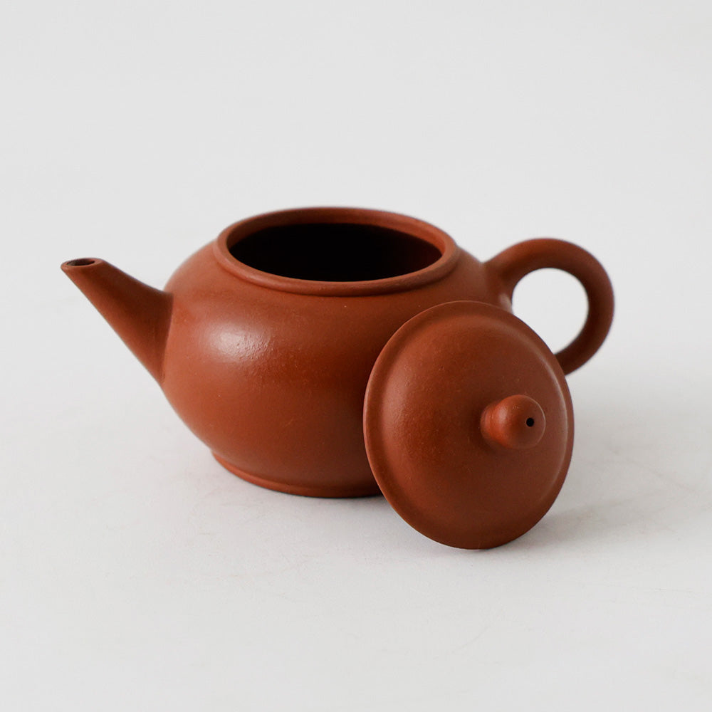 中国宜興 朱泥 砲口 急須 蓋を取った図