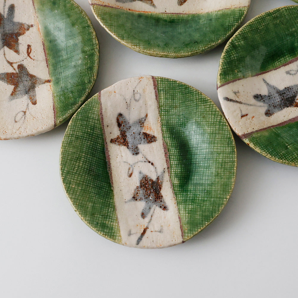 清山窯 織部焼 銘々皿 拡大図