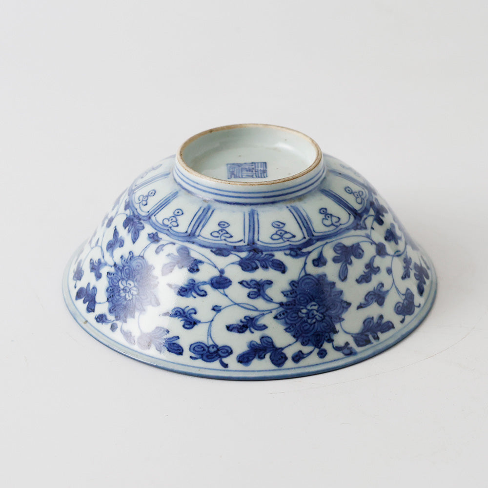 成化年製 古伊万里 中鉢 伏せた構図