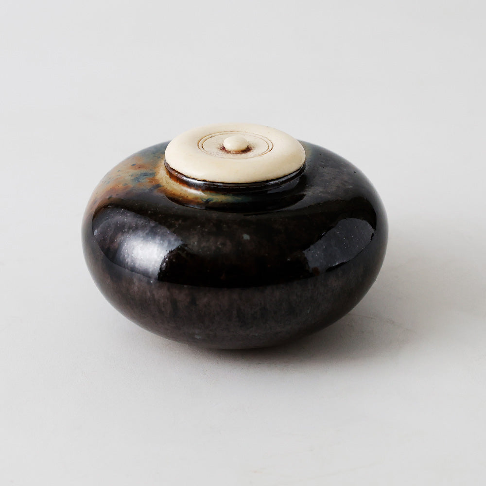 平安春峰造 高取茶入 側面