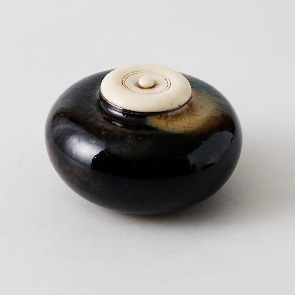 平安春峰造 高取茶入 側面