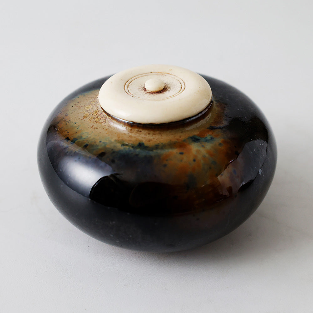 平安春峰造 高取茶入 側面