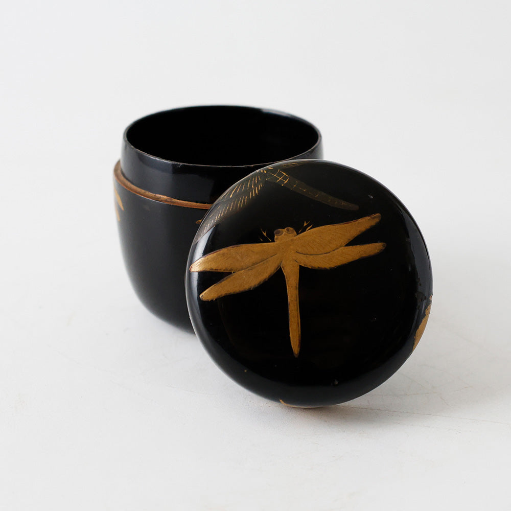 輪島塗 棗 蝶金蒔絵 蓋を取った図