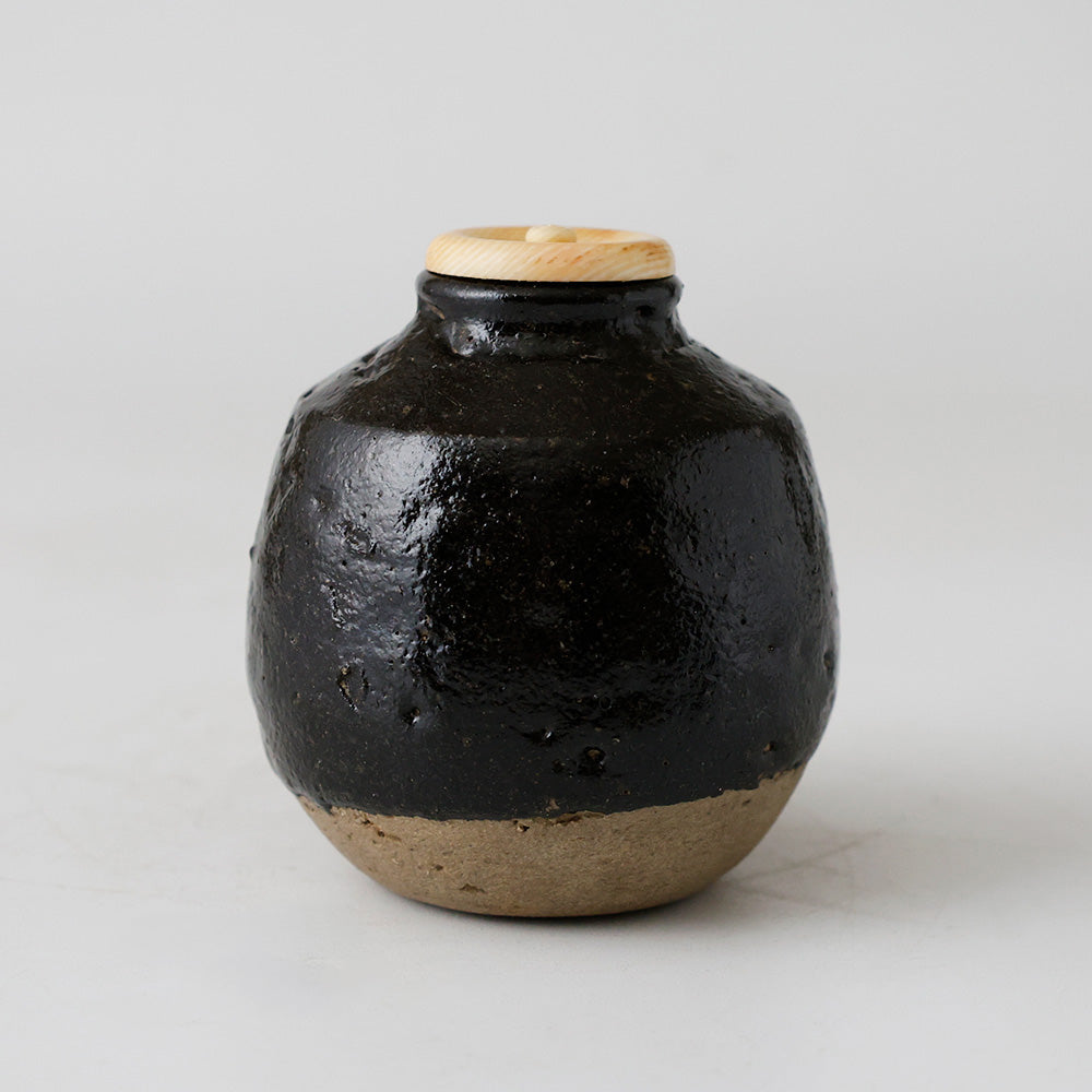 十二代楽吉左衛門 弘入造 黒楽茶入 側面