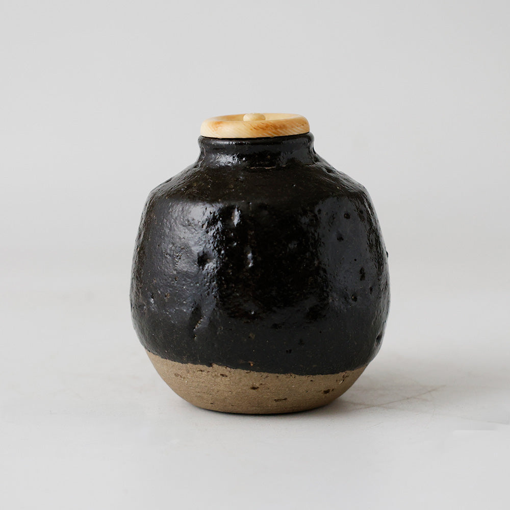 十二代楽吉左衛門 弘入造 黒楽茶入 側面