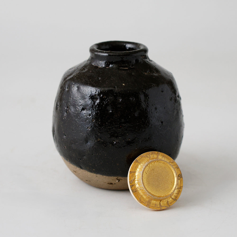 十二代楽吉左衛門 弘入造 黒楽茶入 蓋を取った様子