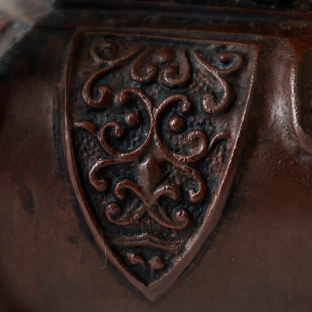 六角象耳菖蒲文 銅製香炉 十六菊金象嵌 拡大図