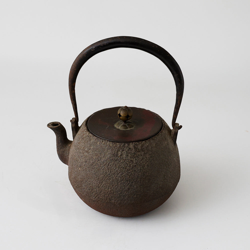 平宝珠形 白肌 鉄瓶 上から見た構図