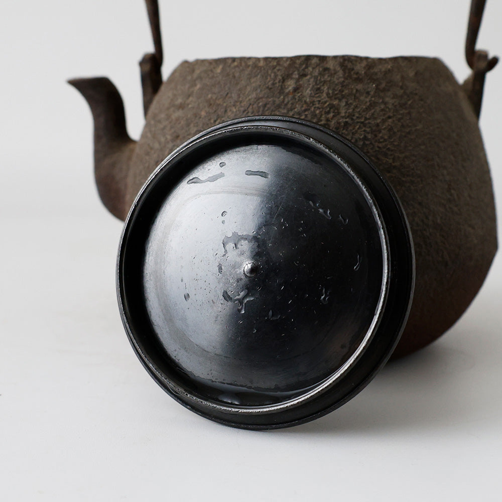 平宝珠形 白肌 鉄瓶 蓋を取った様子