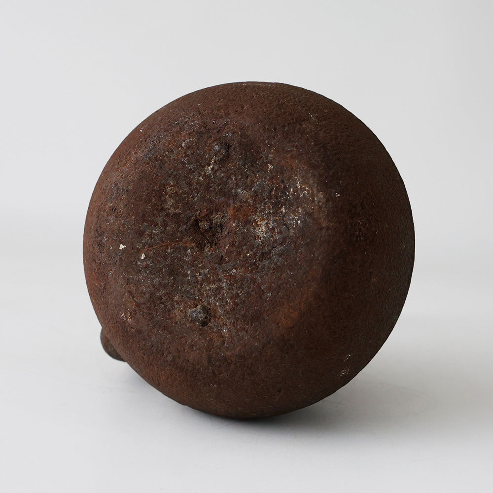 平宝珠形 白肌 鉄瓶 底面