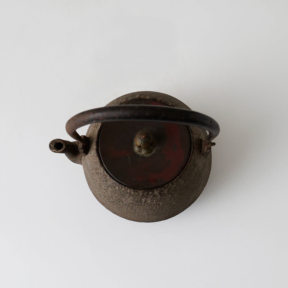 平宝珠形 白肌 鉄瓶 上面