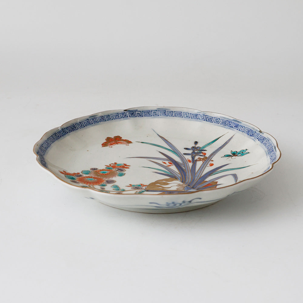 古伊万里 柿右衛門様式 輪花皿 斜め上から見た構図