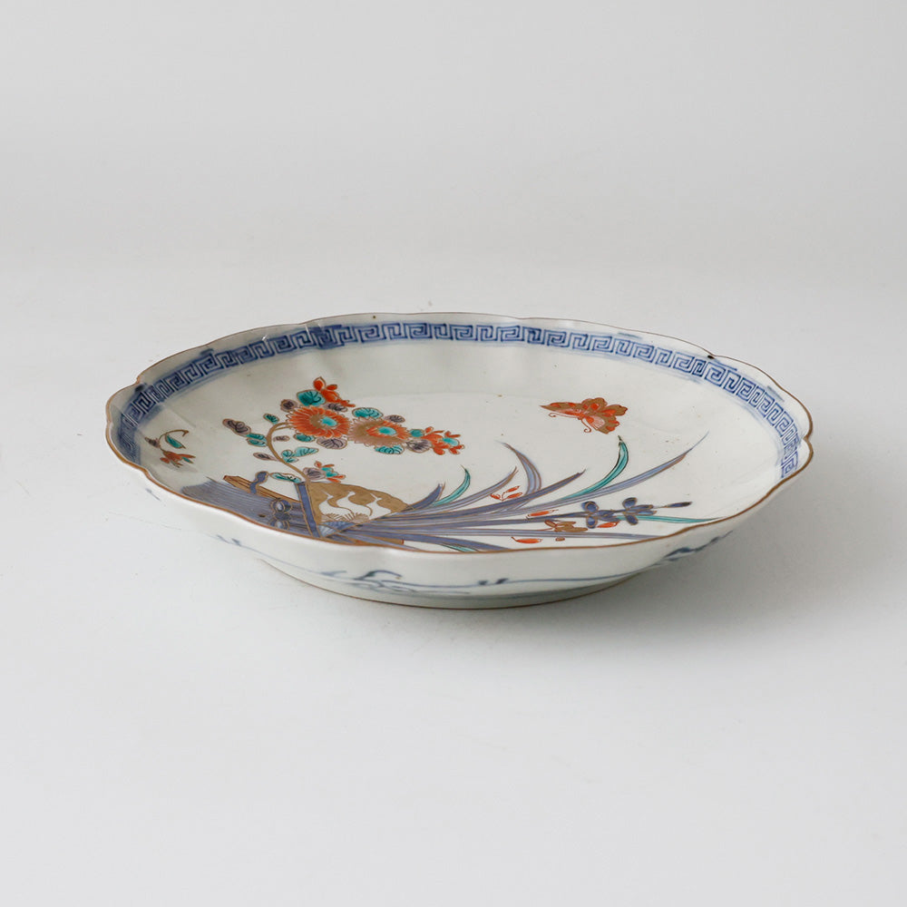 古伊万里 柿右衛門様式 輪花皿 斜め上から見た構図