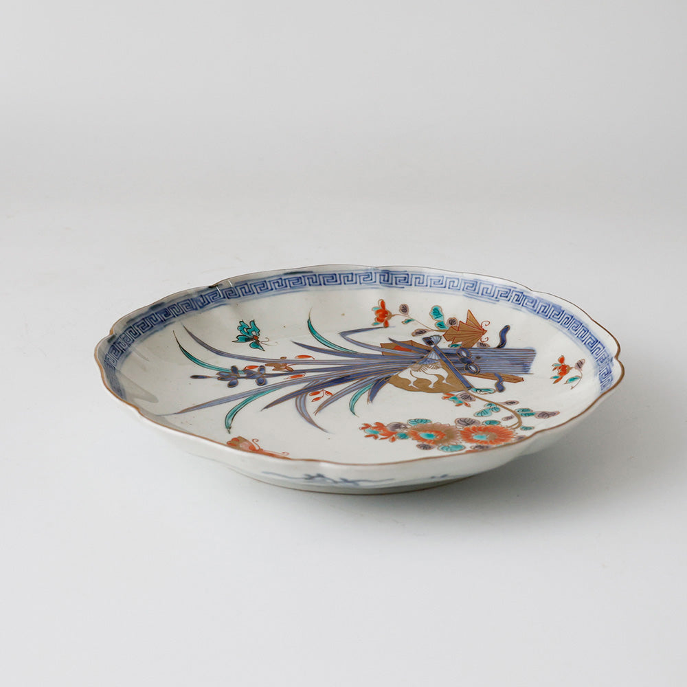 古伊万里 柿右衛門様式 輪花皿 斜め上から見た構図